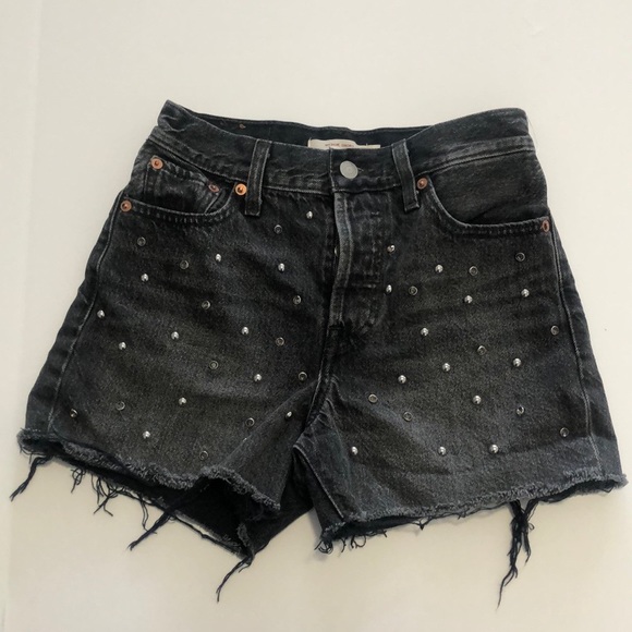 Levi’s Wedgie Short Studded Black Distressed Denim - Picture 3 of 7